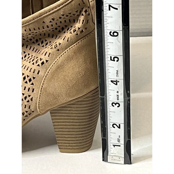 Me Too Women’s Booties Size 8.5 Tan Faux Suede Block Heel Ankle Boots - Picture 11 of 12